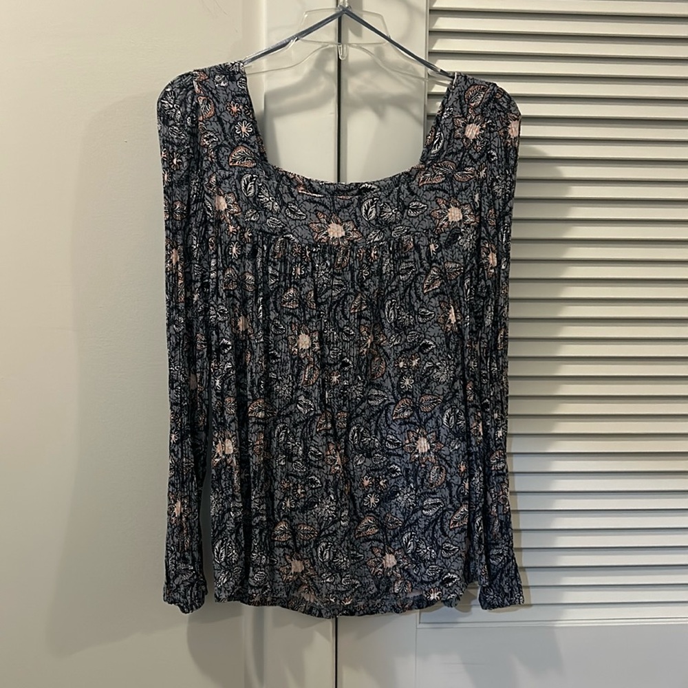 Lucky Brand, square neck top with accordion pleating throughout. Women’s small.